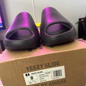 Yeezy slides size 8